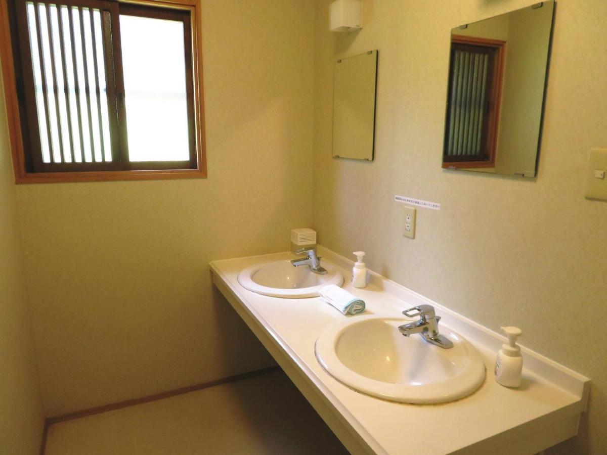 Отель Toyota Shirakawa-Go Eco-Institute Экстерьер фото