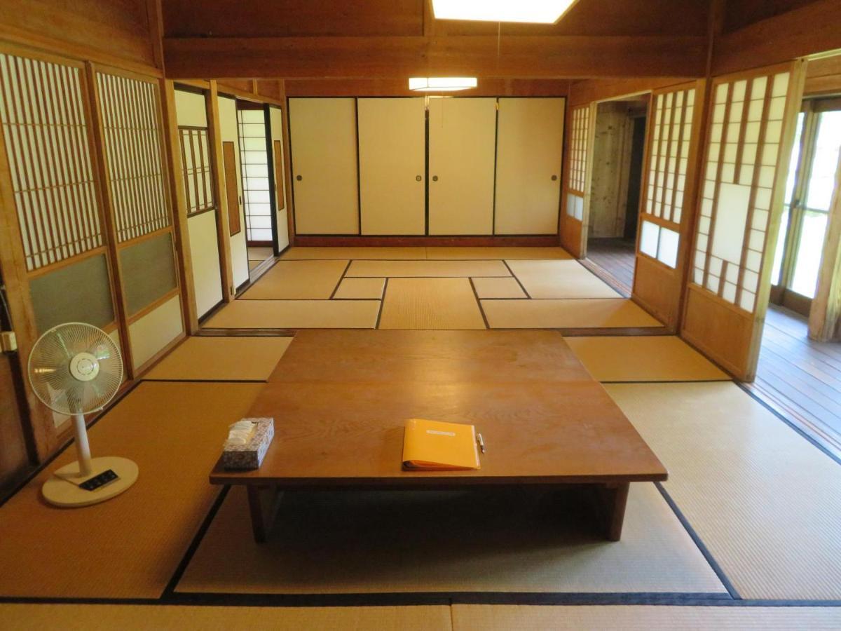 Отель Toyota Shirakawa-Go Eco-Institute Экстерьер фото