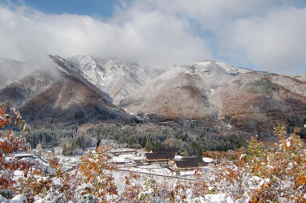Отель Toyota Shirakawa-Go Eco-Institute Экстерьер фото