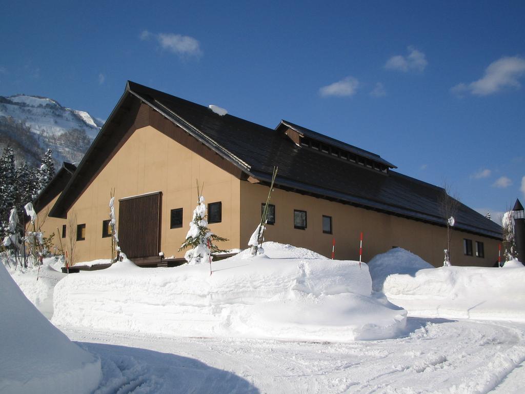 Отель Toyota Shirakawa-Go Eco-Institute Экстерьер фото